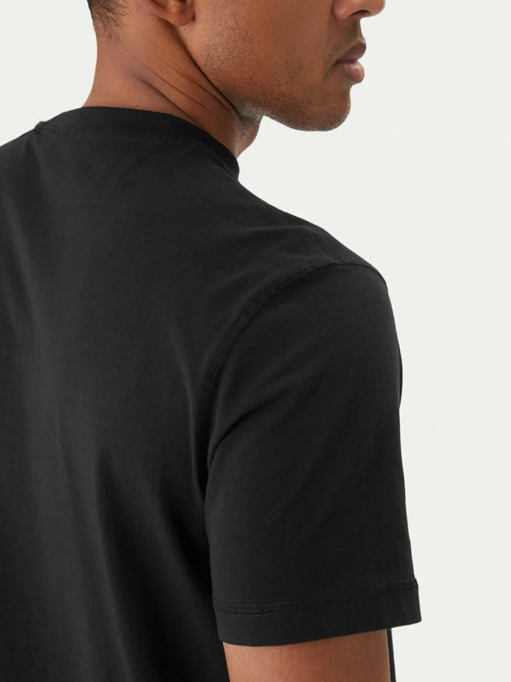 T-shirt M6GI16 K3032 Nero Regular Fit