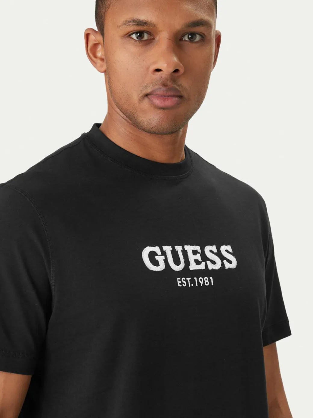 T-shirt M6GI16 K3032 Nero Regular Fit