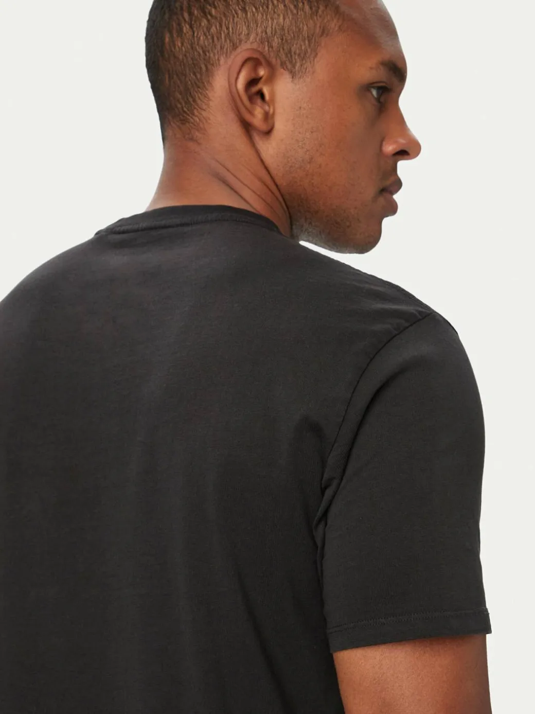 T-shirt M6YI58 K4632 Nero Regular Fit